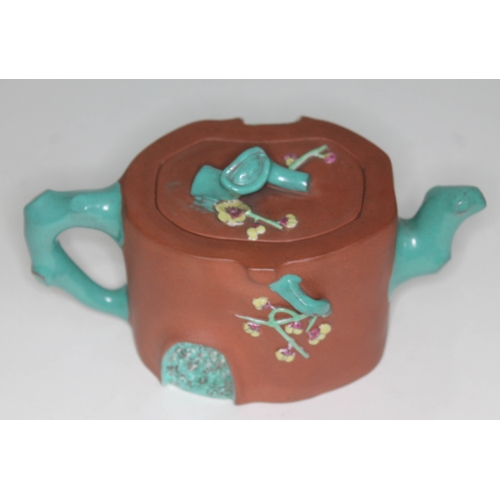 387 - A Chinese Yixing red clay teapot, seal mark to base, length 19cm.