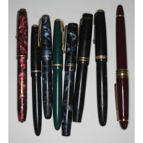 393 - A group of seven vintage fountain pens with 14ct gold nibs comprising two Parker Duofold, two Parker... 