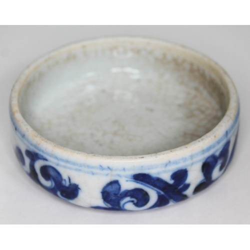 402 - A Chinese porcelain ginger jar and cover of octagonal form and decorated in blue white with lotus fl... 