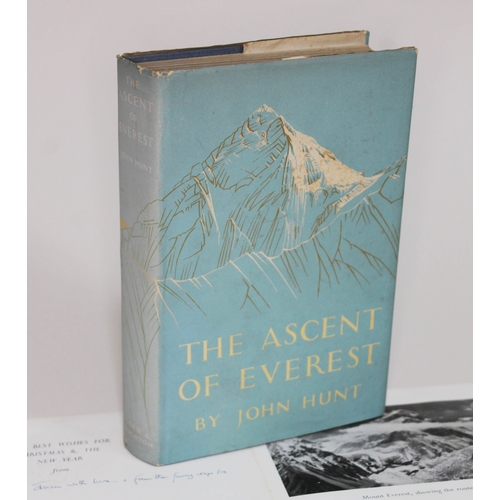 407 - John Hunt, The Ascent of Everest, eight colour plates, forty eight black and white, with original du... 