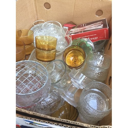 318 - A box of misc glassware including sundae dishes.