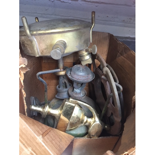 422 - 2 parafin Primus stoves and brass door knocker.