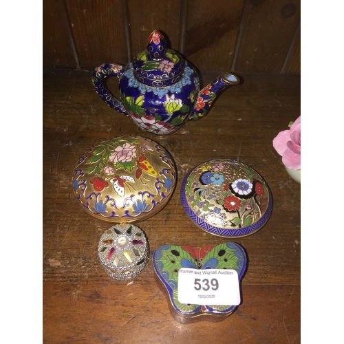 539 - Cloisonne teapot, two compacts and enamelled trinket box