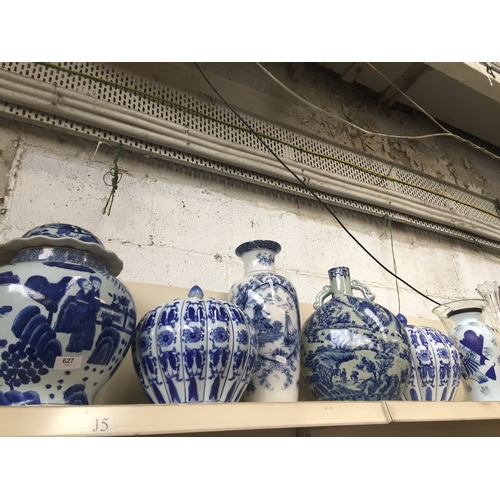 627 - A quantity of chinese porcelain