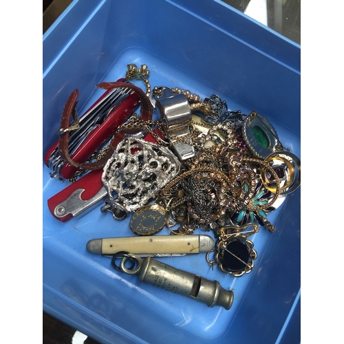 679 - Blue tub of costume jewellry and pen knives