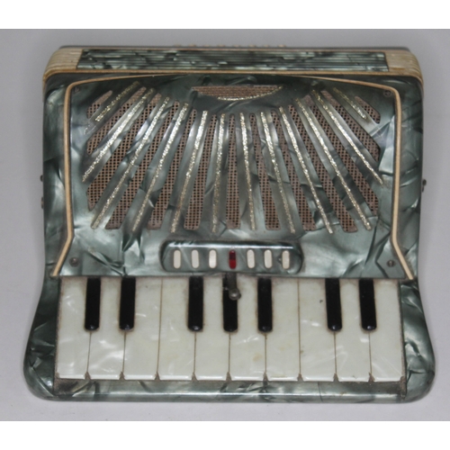 332 - A 1950s novelty fold out musical cigarette box in the form of an accordion.