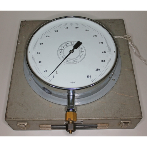 398 - A Budenberg Standard Test Gauge 0-300 PSI in fitted case.