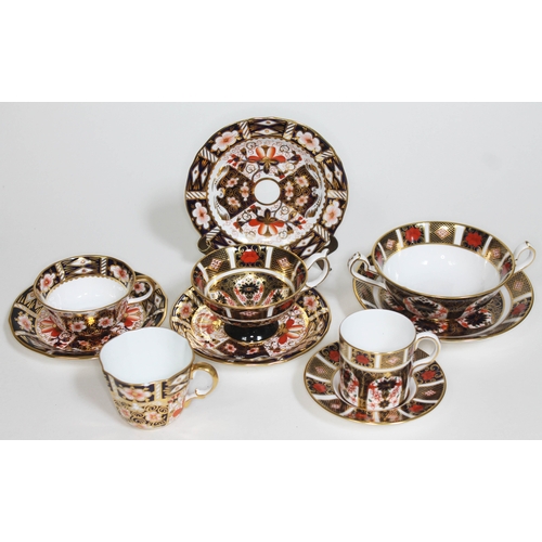 245 - 10 pieces of Royal Crown Derby porcelain.