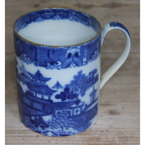 289 - An early 19th century blue and white pottery tankard, height 13.5cm.