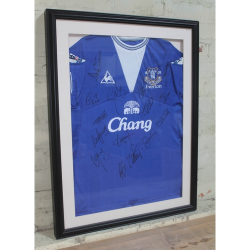 299 - An Everton FC football shirt, autographed by first team squad season 2009-10, glazed and framed.