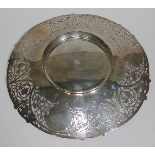 118 - A pierced silver dish with grape and vine border, Cooper Brothers & Sons Ltd, Sheffield 1967, diam. ... 