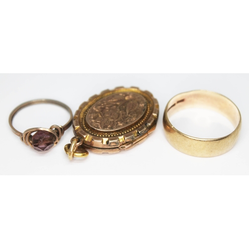 165 - A mixed lot comprising a hallmarked 9ct gold wedding band, wt. 3.96g, a yellow metal wire ring and a... 