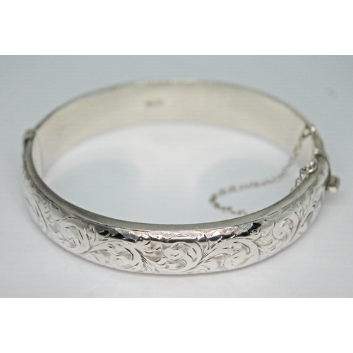 267 - A hallmarked silver bangle, approx. diam. 55mm.