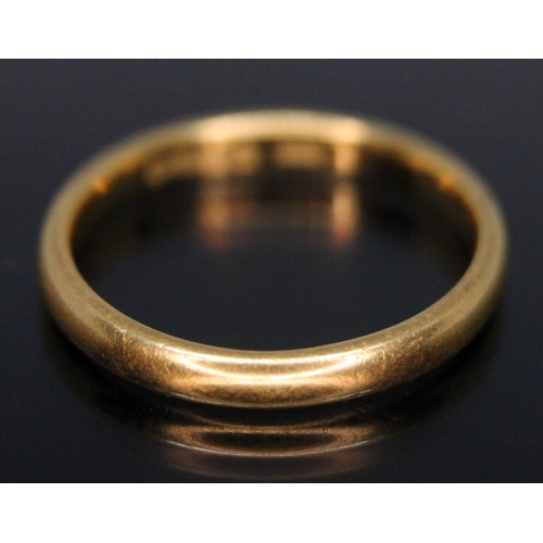 296 - A hallmarked 22ct gold wedding band, wt. 3.34g, size K.