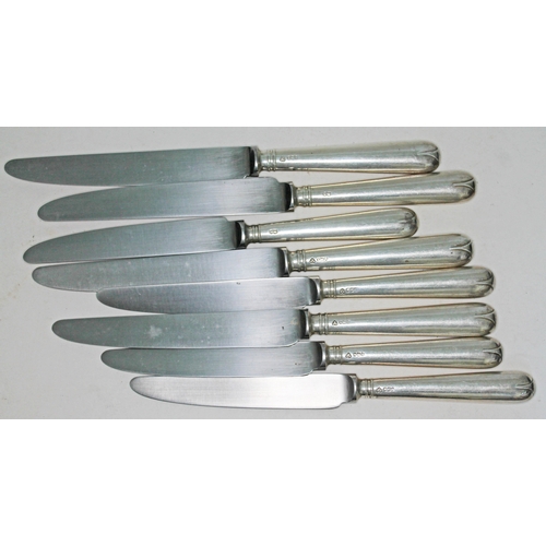 303 - A set of eight silver handled knives, A Haviland-Nye, Sheffield 1972, length 22cm each, gross weight... 