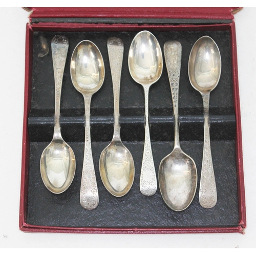 333 - A boxed et of six hallmarked silver teaspoons.