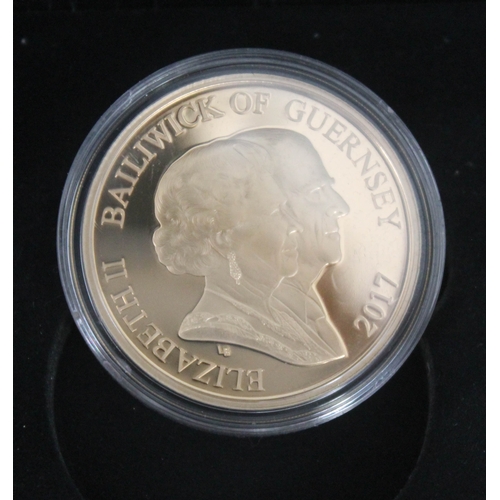 346 - Elizabeth II 2017 gold proof £5 coin, Platinum Wedding Anniversary, limited edition number 83/150, b... 