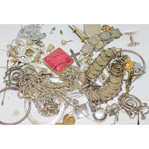 486 - A mixed lot of jewellery including silver, white metal etc.