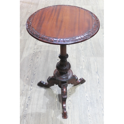 88D - A Victorian mahogany tripod table, diam. 50cm & height 81.5cm.