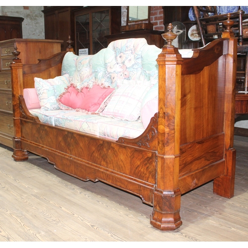 88M - A French walnut settee, length 205cm, depth 77cm & height 127cm.