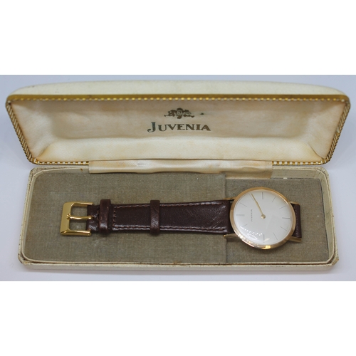 137 - A 1960s hallmarked 9ct gold Juvenia wristwatch having signed champagne dial with sleek hour markers ... 