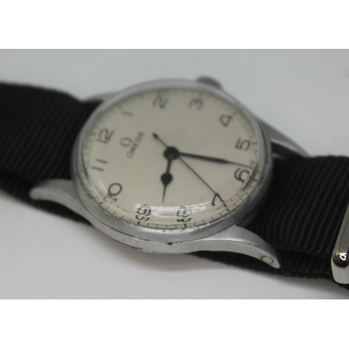 108 - A 1942 stainless steel Omega wristwatch ref.10521577, possibly military air force, with signed white... 