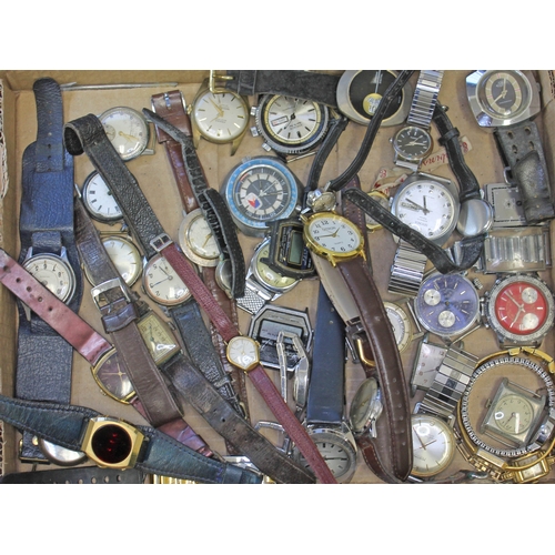 159 - A tray of mainly vintage wristwatches