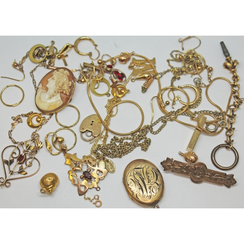 179 - A mixed lot of hallmarked 9ct gold and yellow metal comprising earrings, pendants etc. gross wt. 47.... 