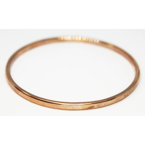 193 - A contemporary 'rose gold' bangle by David Burns, marked '9ct', wt. 21.73g, diam. approx. 7cm.