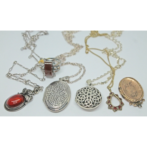 235 - A mixed lot comprising a modern Art Nouveau style pendant set with an amber cabochon on chain both m... 