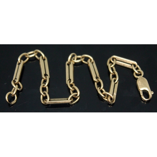 248 - A link bracelet marked '375', length 20cm, wt. 8.18g.