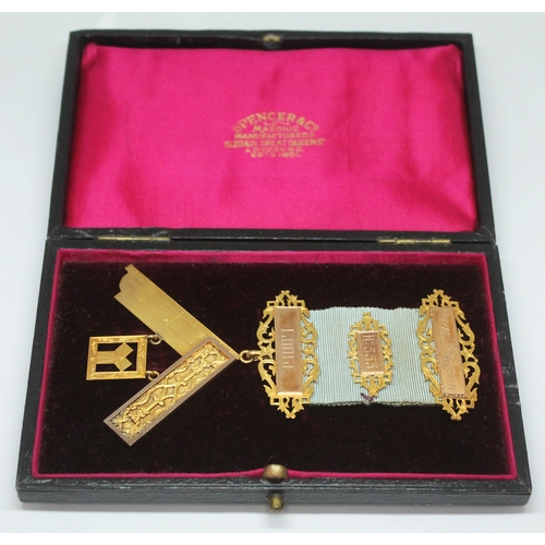 258 - A hallmarked 15ct gold Masonic medal, gross wt. 24.74g (including ribbon), with original case.