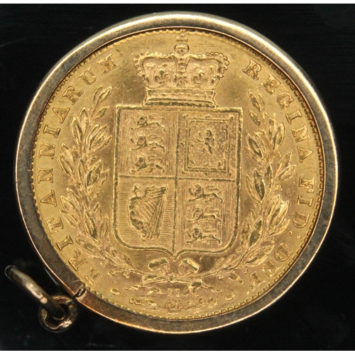 341 - Victoria 1872 shield back sovereign, hallmarked 9ct gold mount, gross wt. 9.03g.