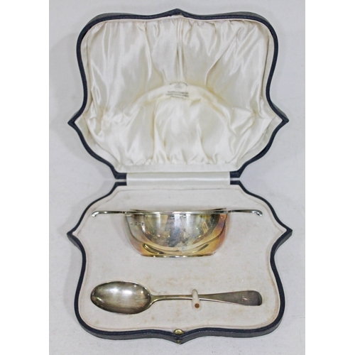 97 - A cased hallmarked silver quaich and spoon, wt. 5 3/4oz.