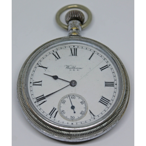 115 - A Waltham military general service time piece pocket watch having Roman numerals on a white dial, th... 