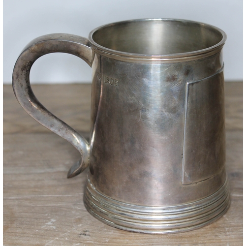 86 - A late Victorian/Edwardian one pint silver tankard, Goldsmiths & Silversmiths Co, London 1901, heigh... 