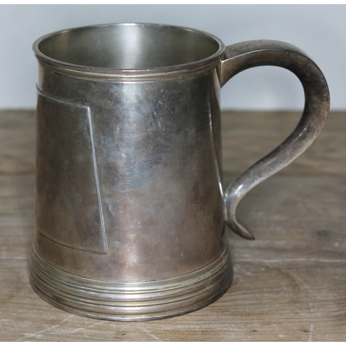 86 - A late Victorian/Edwardian one pint silver tankard, Goldsmiths & Silversmiths Co, London 1901, heigh... 