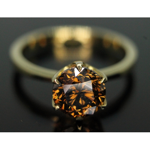 194 - A diamond solitaire ring featuring a round brilliant cut cognac colour diamond approx. 1.79 carats, ... 