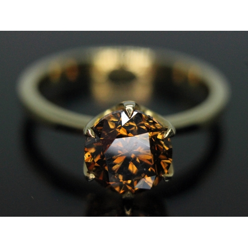 194 - A diamond solitaire ring featuring a round brilliant cut cognac colour diamond approx. 1.79 carats, ... 