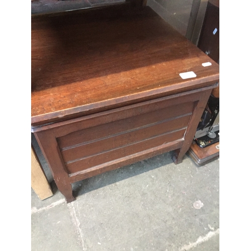 896 - A mahogany commode with ceramic pot.