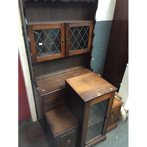 910 - A modern oak veneered dresser