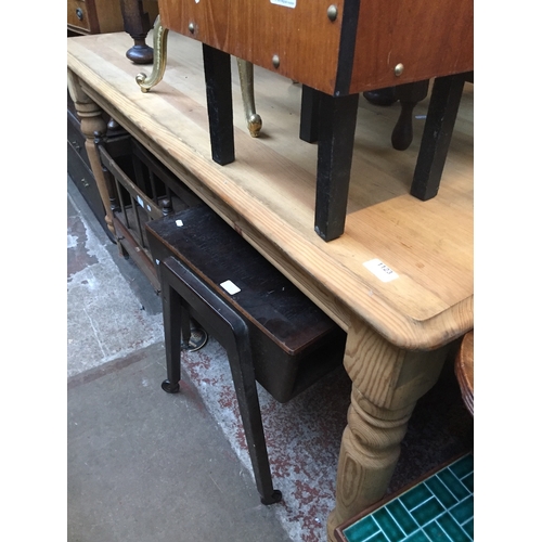 923 - A pine country kitchen table