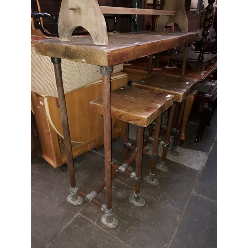 895 - An industrial style garden bar table and matching stools, table dimensions: width 120cm, depth 45cm ... 