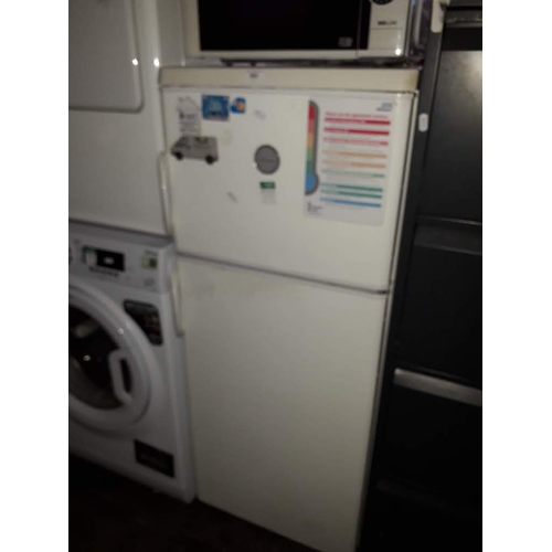 902 - An Electrolux fridge freezer