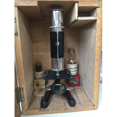 689 - Small  microscope in a case