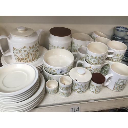 695 - Hornsea Fleur dinnerware