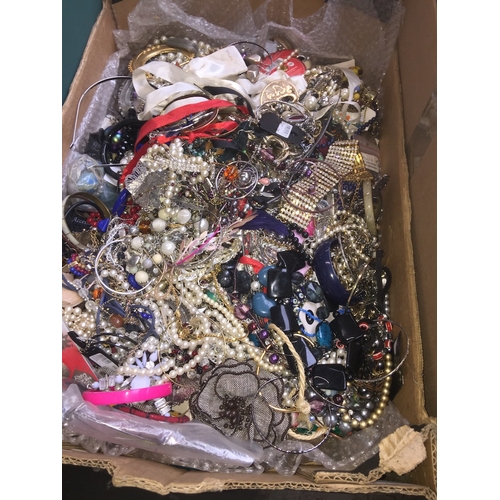 721 - Large box of jewellery