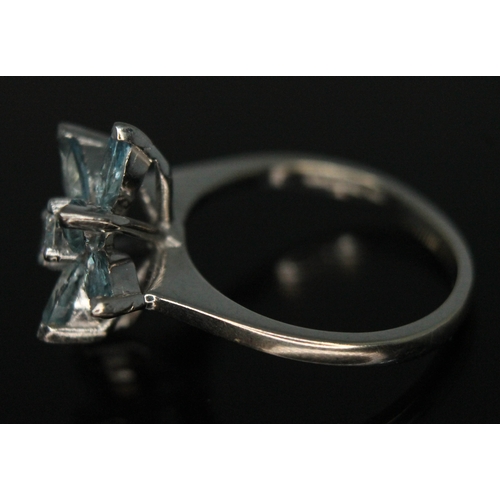 113 - A diamond and aquamarine cocktail ring, the central modern round brilliant cut stone weight approx. ... 