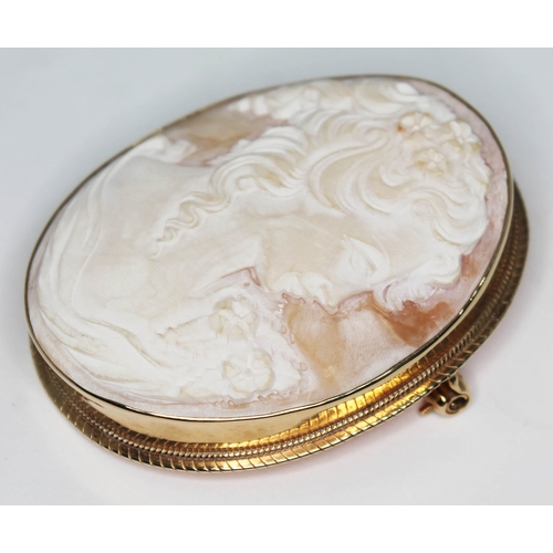 120 - A hallmarked 9ct gold mounted shell cameo brooch of oval form and carved with a pre-raphaelite style... 