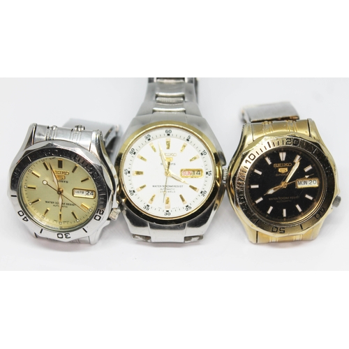 245 - Three stainless steel Seiko 5 sports wristwatches comprising a white dial 23 jewel automatic day dat... 